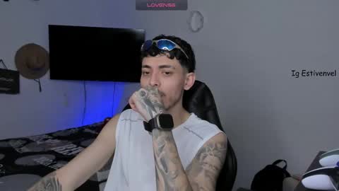 estivenvel online show from October 2025 05:02:02 PM