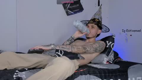 estivenvel online show from October 2025 09:49:01 PM