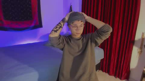 Snapshot of estmonnn chatting on October 2025 02:23:02 AM Esteban online show from October 2025 02:23:02 AM