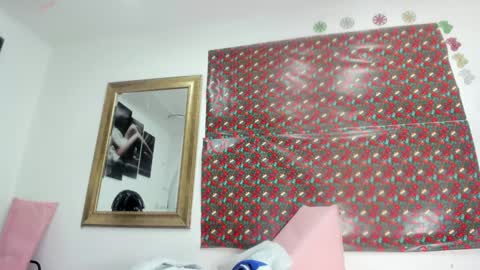 Snapshot of estrella_hanks_ chatting on December 2024 11:59:01 AM Estrella online show from December 2024 11:59:01 AM