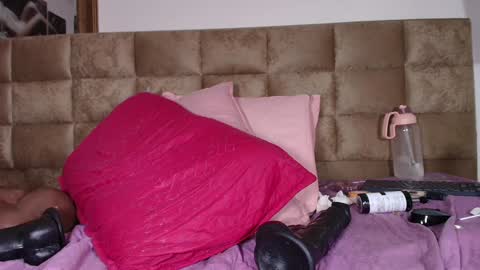 Snapshot of estrella_hanks_ chatting on January 2025 03:03:01 PM Estrella online show from January 2025 03:03:01 PM