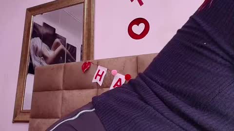 Snapshot of estrella_hanks_ chatting on February 2025 12:03:02 PM Estrella online show from February 2025 12:03:02 PM