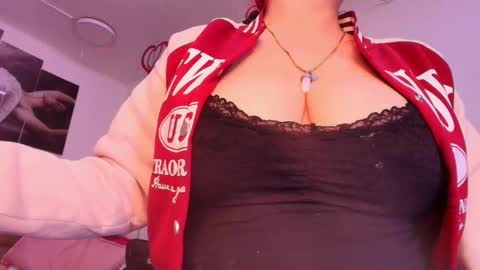 Snapshot of estrella_hanks_ chatting on March 2025 11:58:02 AM Estrella online show from March 2025 11:58:02 AM