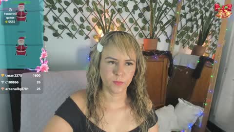 Snapshot of estrellah__ chatting on December 2024 06:57:02 AM - E S T R E L L A M I L F - online show from December 2024 06:57:02 AM