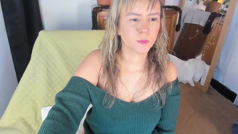 Snapshot of estrellah__ chatting on December 2024 04:08:02 AM - E S T R E L L A M I L F - online show from December 2024 04:08:02 AM