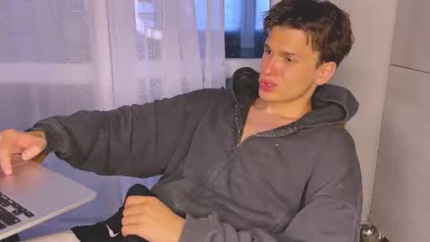 Snapshot of estremecerse chatting on June 2026 05:28:02 PM Alex online show from June 2026 05:28:02 PM