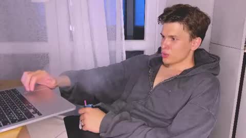 Snapshot of estremecerse chatting on June 2026 07:03:02 PM Alex online show from June 2026 07:03:02 PM