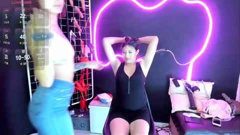 Cloe and Megan online show from October 2025 07:46:02 PM