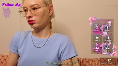 Snapshot of esty_siela chatting on October 2025 09:06:02 AM lets get to know each other better in pm  online show from October 2025 09:06:02 AM