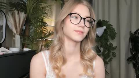Snapshot of eternity_cuite chatting on September 2025 05:51:02 AM Natalie online show from September 2025 05:51:02 AM