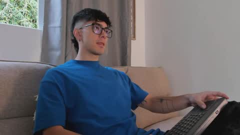 etham_wolf1 online show from April 2026 02:03:01 PM