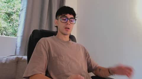 etham_wolf1 online show from April 2026 05:40:02 PM