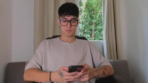 etham_wolf1 online show from April 2026 05:03:01 PM