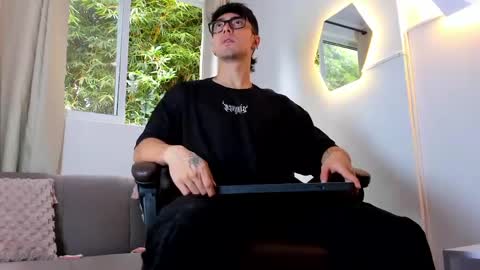 etham_wolf1 online show from June 2026 05:36:02 PM
