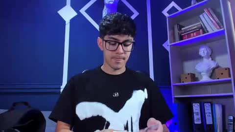 Etham online show from October 2025 12:23:02 PM