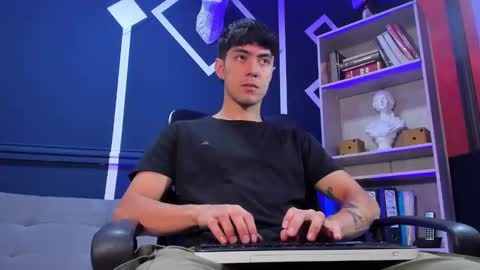 Etham online show from October 2025 12:13:02 PM