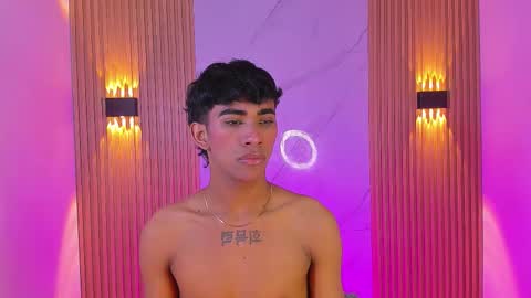 ethan_thouse online show from November 2025 08:01:01 PM