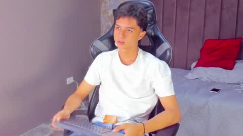 ethanlowell online show from February 2025 07:54:01 PM