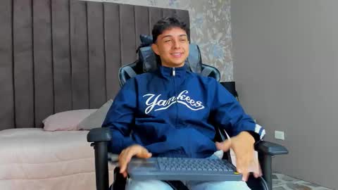 ethanlowell online show from September 2025 05:20:02 AM