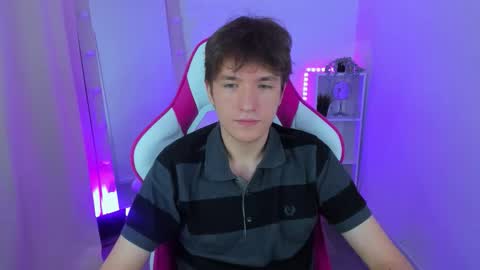 Ethan online show from October 2025 09:01:01 PM