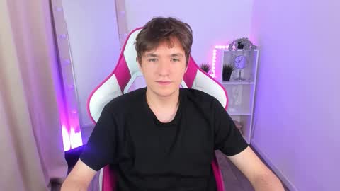 Ethan online show from October 2025 09:02:01 PM