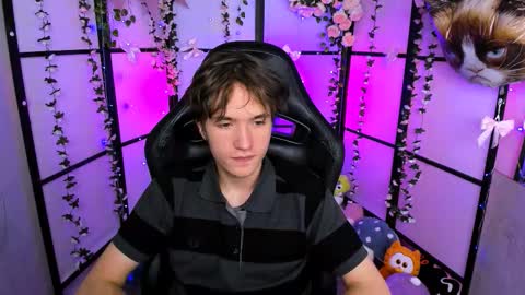 Ethan online show from November 2025 01:01:02 PM