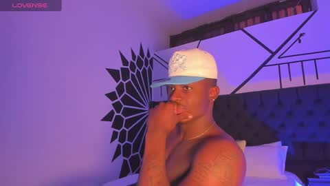 Snapshot of ethantraviis_ chatting on January 2025 08:40:01 AM Ethan online show from January 2025 08:40:01 AM