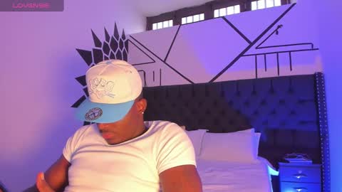Snapshot of ethantraviis_ chatting on January 2025 11:43:02 AM Ethan online show from January 2025 11:43:02 AM