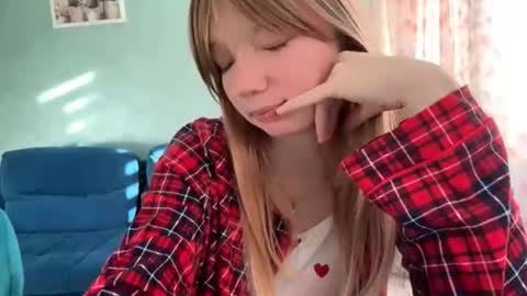 Snapshot of eugenakhouri chatting on October 2025 05:16:02 AM Lana online show from October 2025 05:16:02 AM