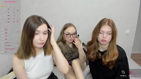 Veronica Tiia Lilith left to right online show from February 2025 01:05:02 AM