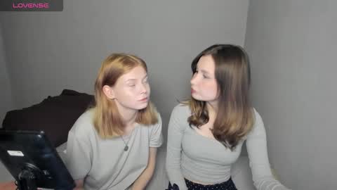 Veronica Tiia Lilith left to right online show from October 2025 02:19:01 PM