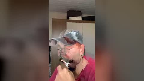 Snapshot of euschwider chatting on August 2026 05:48:02 PM euschwider online show from August 2026 05:48:02 PM