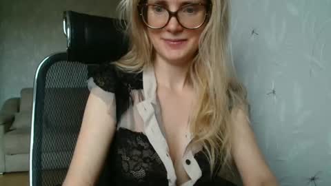 eva2323 online show from September 2025 06:04:01 AM