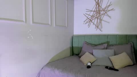 Eva  online show from September 2025 01:51:02 AM
