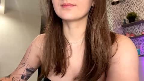 Eva  online show from October 2025 09:37:01 PM