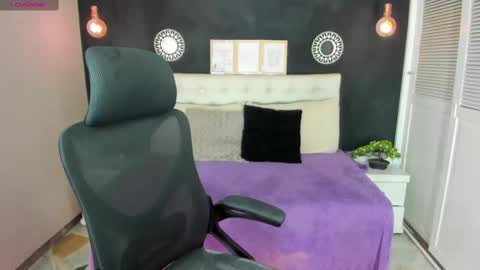 eva_hot_1 online show from October 2025 01:09:01 PM