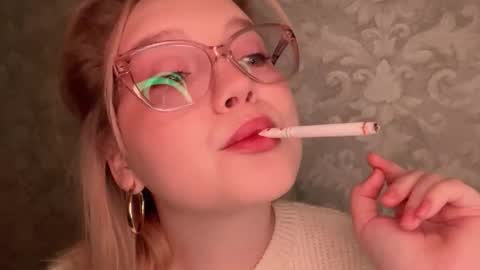 Snapshot of eva_kittenn chatting on September 2025 07:04:01 PM eva_kittenn online show from September 2025 07:04:01 PM