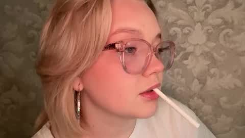 eva_kittenn online show from September 2025 06:13:02 PM
