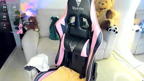 Snapshot of eva_lee18 chatting on October 2025 01:31:02 AM Eva online show from October 2025 01:31:02 AM