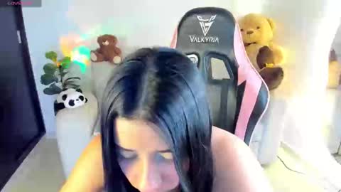 Snapshot of eva_lee18 chatting on October 2025 02:06:02 AM Eva online show from October 2025 02:06:02 AM