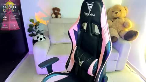 Snapshot of eva_lee18 chatting on November 2025 12:22:02 AM Eva online show from November 2025 12:22:02 AM