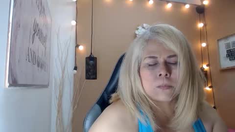 eva_love49 online show from November 2025 12:19:02 PM