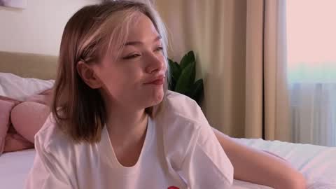 Snapshot of eva_natsumi chatting on February 2025 11:28:01 AM Eva online show from February 2025 11:28:01 AM