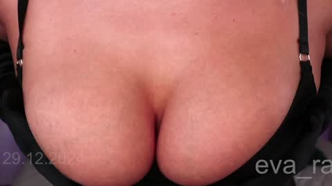 Snapshot of eva_ra chatting on December 2024 09:52:01 PM Eva online show from December 2024 09:52:01 PM