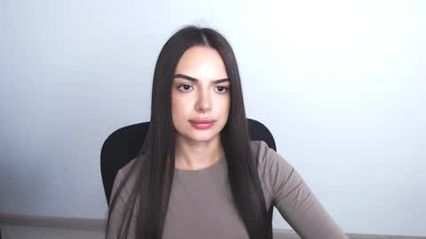 Snapshot of eva_rossee_ chatting on November 2025 12:20:01 PM Eva online show from November 2025 12:20:01 PM