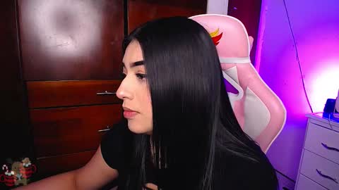 Eva  online show from December 2024 08:07:02 PM