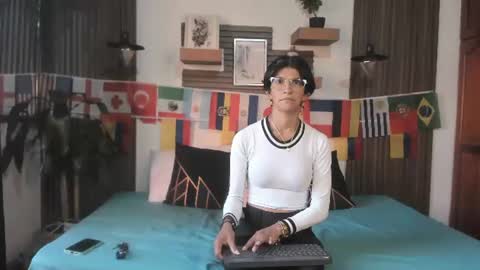 Snapshot of evaa_campbell chatting on June 2026 12:10:01 PM Eva online show from June 2026 12:10:01 PM