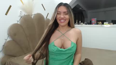 Snapshot of evabomb chatting on December 2024 11:32:01 PM EvaBomb online show from December 2024 11:32:01 PM