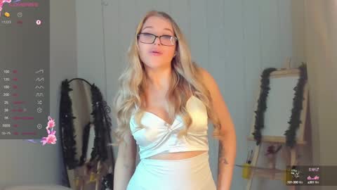 Eva  online show from December 2024 05:37:02 AM