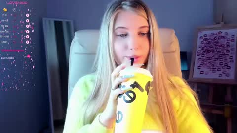 Eva  online show from March 2025 05:52:02 AM